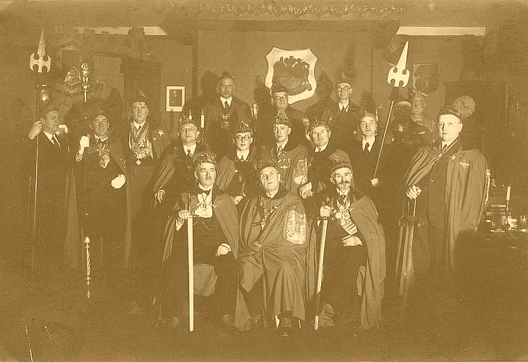 Historische Aufnahme einer Schlaraffia-Sippung